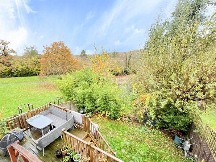 3 Bedroom End Of Terrace House For Sale In Rothermead, Mayfield, TN20