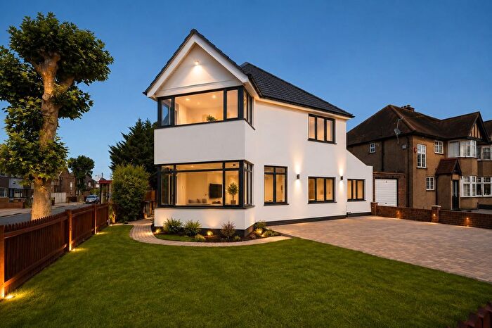 4 Bedroom Property For Sale In Woodcroft Avenue, London, NW7