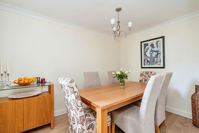 4 Bedroom Detached House For Sale In Oaklands Grove, Waterlooville, PO8