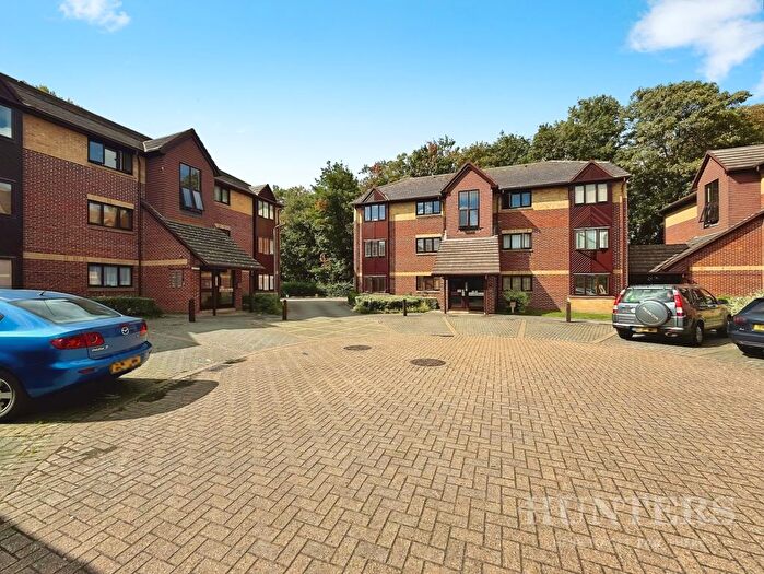 1 Bedroom Flat To Rent In Rossignol Gardens, Carshalton, SM5