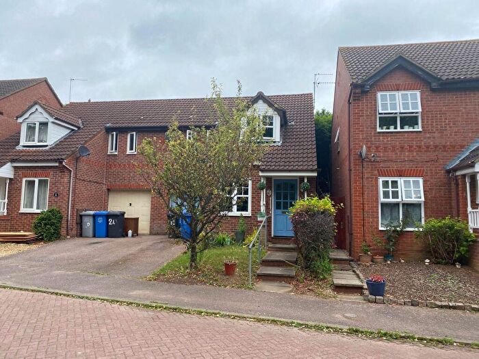 3 Bedroom Semi-Detached House To Rent In Chatsworth Avenue, Kettering, NN15