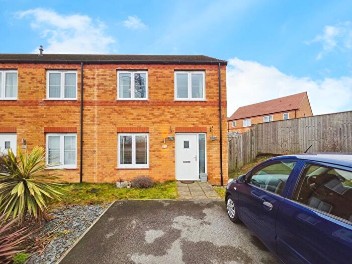3 Bedroom Town House For Sale In Brattice Way, Barnsley, S75