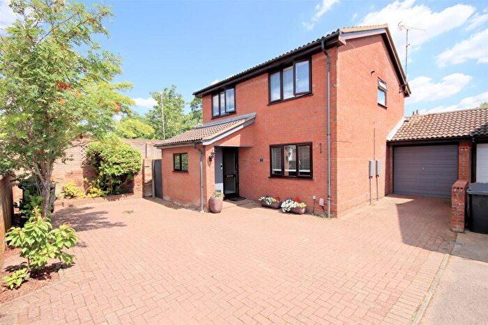 4 Bedroom Detached House For Sale In Mander Close, Toddington, Dunstable, LU5