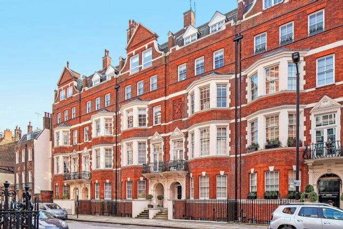 3 Bedroom Flat To Rent In Green Street, London, W1K