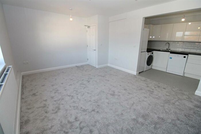 1 Bedroom Flat To Rent In Station Square, Petts Wood, Orpington, BR5