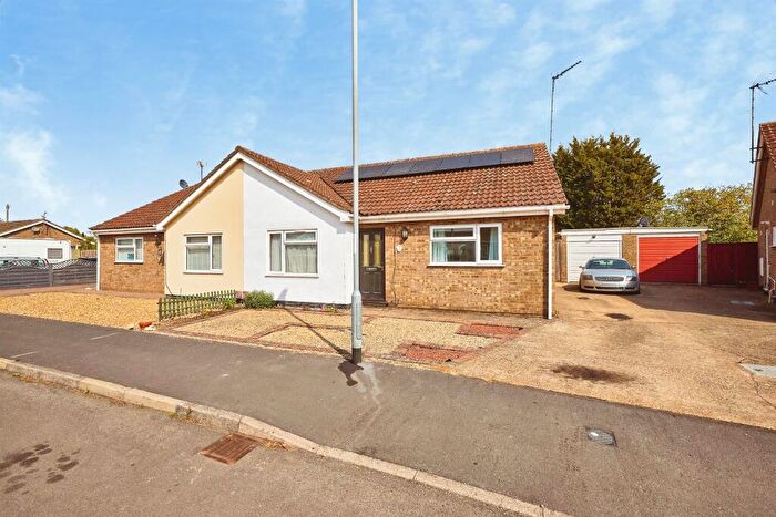 3 Bedroom Semi-Detached Bungalow For Sale In Meadow Way, Wimblington, March, PE15