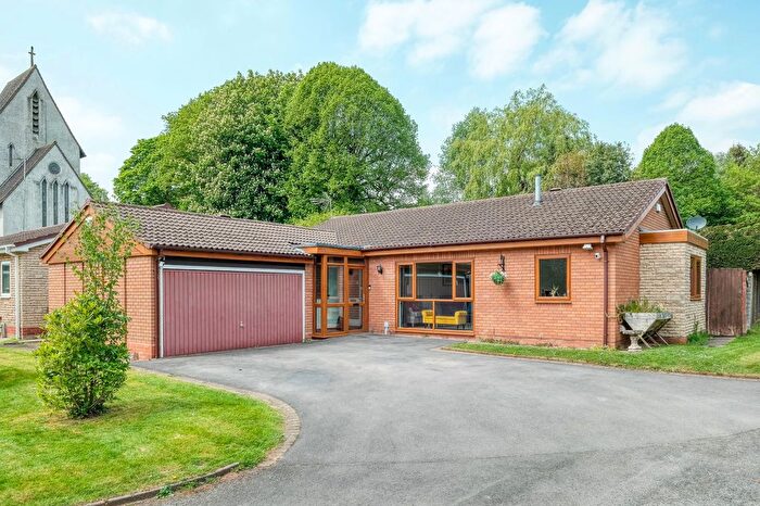 3 Bedroom Bungalow For Sale In St Catherines Close, Blackwell, B60