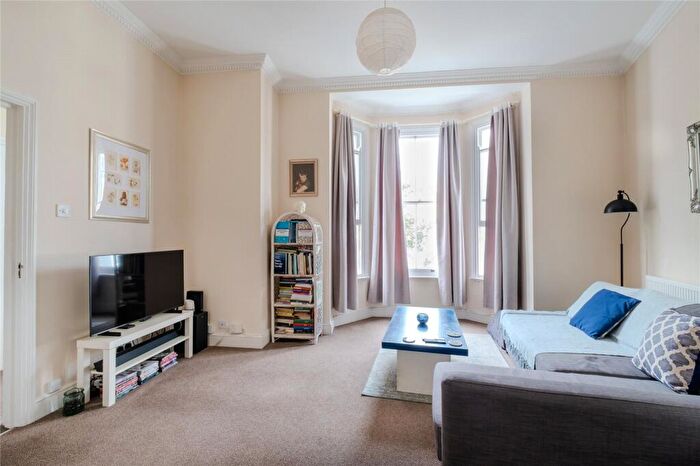 1 Bedroom Apartment To Rent In Bloom Grove, London, SE27