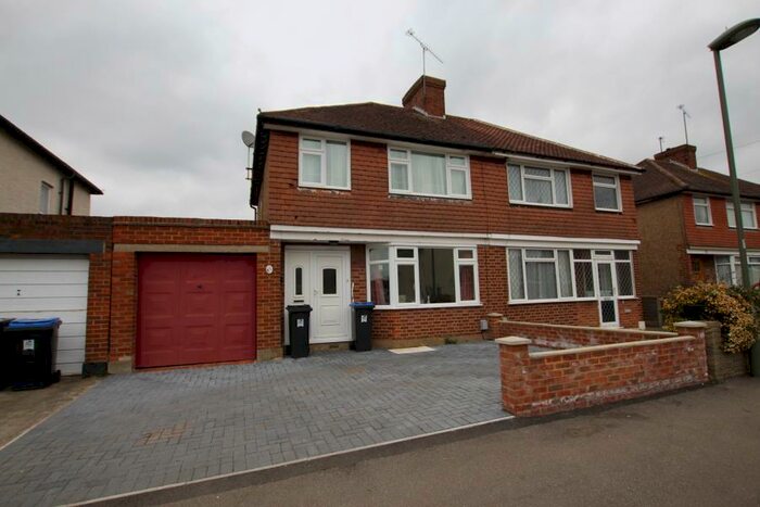 3 Bedroom Semi-Detached House To Rent In Woking, GU22