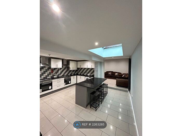 7 Bedroom Terraced House To Rent In Donnington Road, Reading, RG1