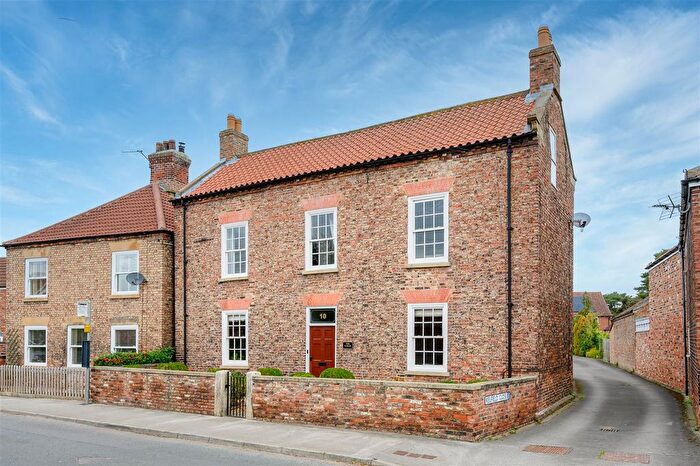 4 Bedroom Detached House For Sale In Kelfield Road, Riccall, York, YO19