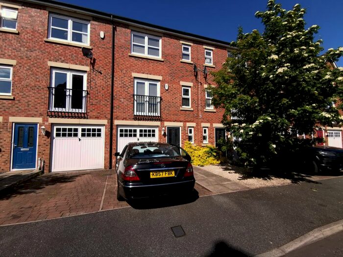 3 Bedroom Town House To Rent In Hawks Edge, West Moor, Newcastle Upon Tyne, NE12
