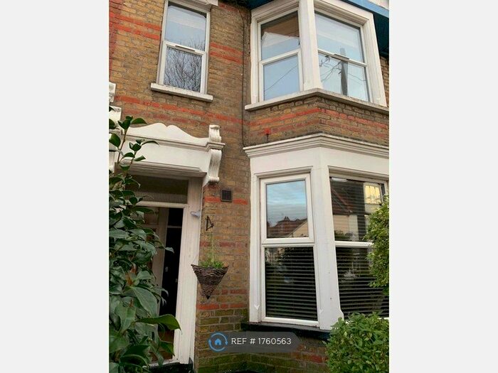 2 Bedroom Flat To Rent In Pall Mall, Leigh-On-Sea, SS9