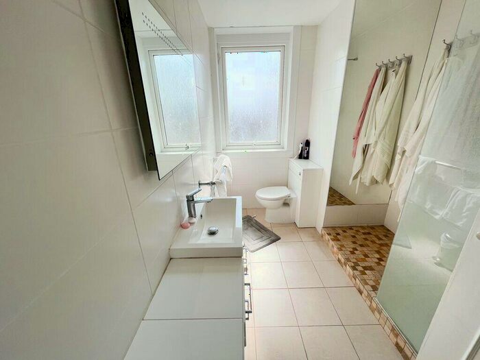 1 Bedroom Flat To Rent In Kings Road, Kings Road, Brighton, BN1