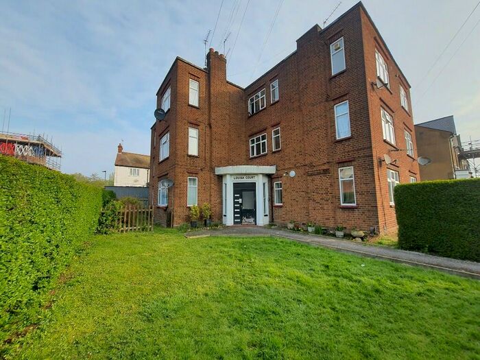 3 Bedroom Flat To Rent In Palace Road, London, N11