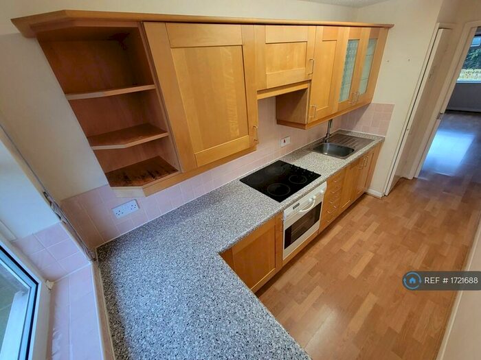 1 Bedroom Flat To Rent In Turnberry Avenue, Leeds, LS17