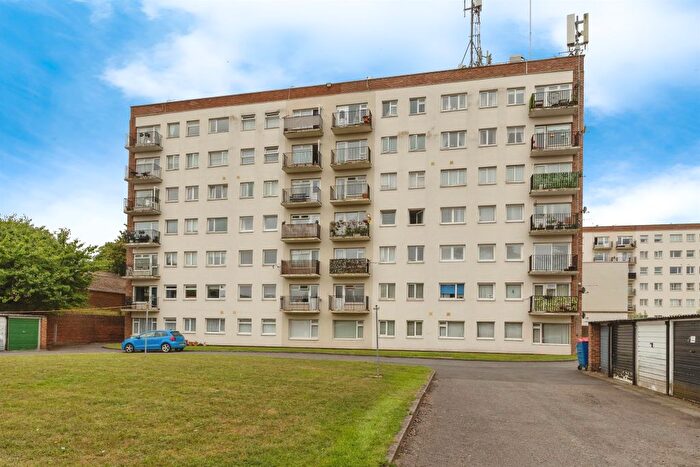 3 Bedroom Flat For Sale In Claymond Court, Stockton-On-Tees, TS20