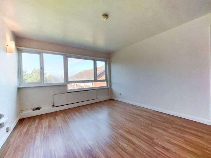 3 Bedroom Flat To Rent In Pampisford Road, South Croydon, CR2