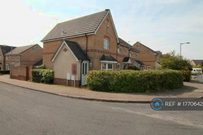 3 Bedroom Semi-Detached House To Rent In Dalbier Close, Norwich, NR7