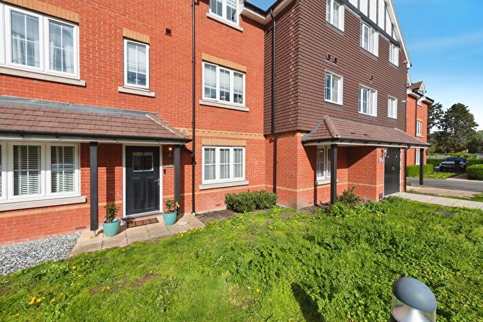 2 Bedroom Flat For Sale In Gatehouse Close, Ashford, TW15
