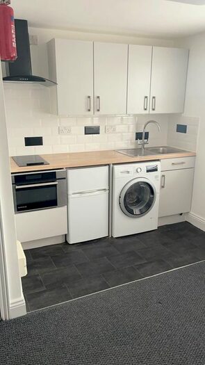 Studio To Rent In Craigdale Road, Romford RM11