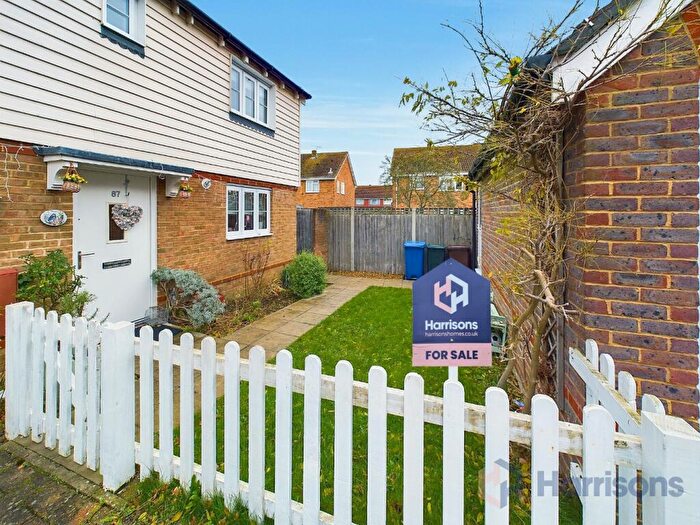 3 Bedroom Semi-Detached House For Sale In School Lane, Lower Halstow, Sittingbourne, Kent, ME9