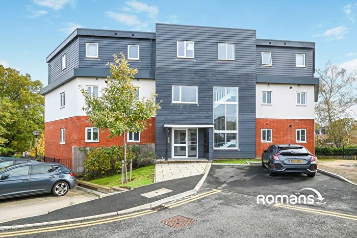 2 Bedroom Flat To Rent In Robins Gate, Bracknell, Berkshire, RG12