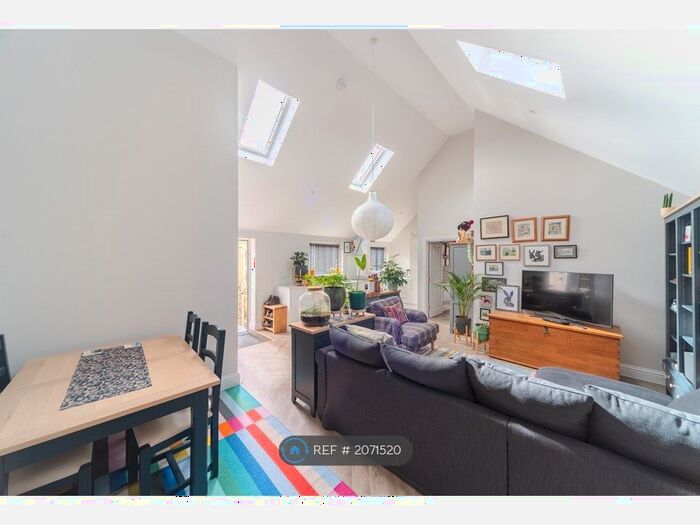 2 Bedroom Flat To Rent In Mill Street, East Malling, ME19