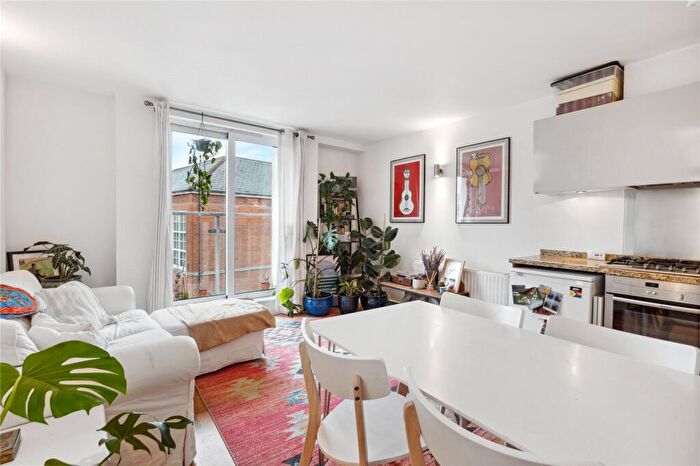 2 Bedroom Flat To Rent In Enfield Road, De Beauvoir, N1