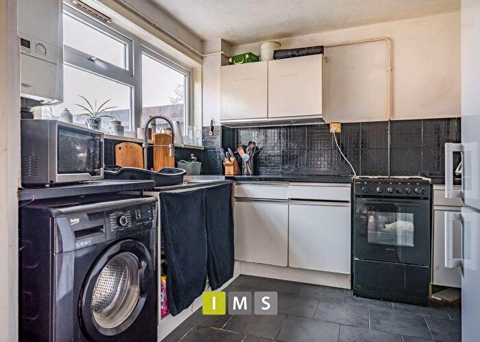 2 Bedroom End Of Terrace House For Sale In Sycamore Road, OX25