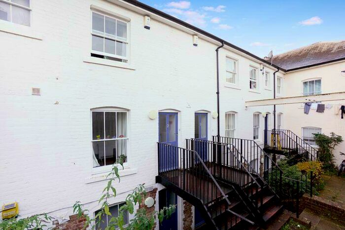 3 Bedroom Flat To Rent In Ivy Lane, Canterbury, CT1