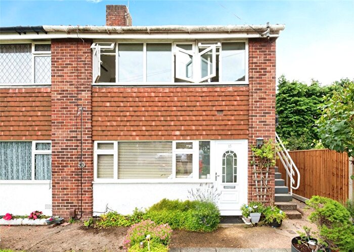 1 Bedroom Maisonette For Sale In Cricketers Close, Chessington, KT9