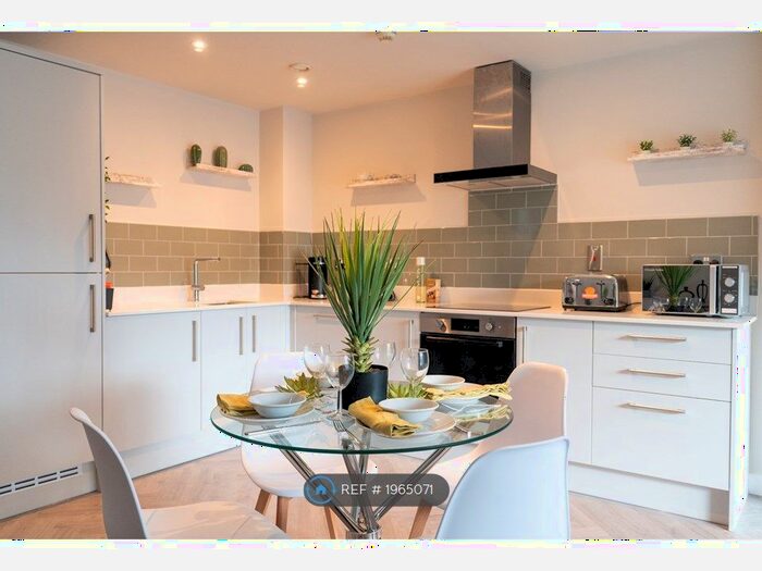 2 Bedroom Flat To Rent In Chandlery Way, Cardiff, CF10