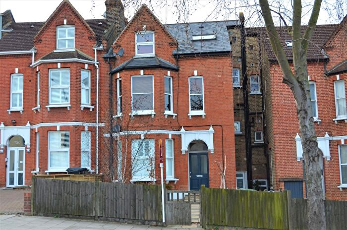 2 Bedroom Flat To Rent In Knights Hill, West Norwood, London, SE27