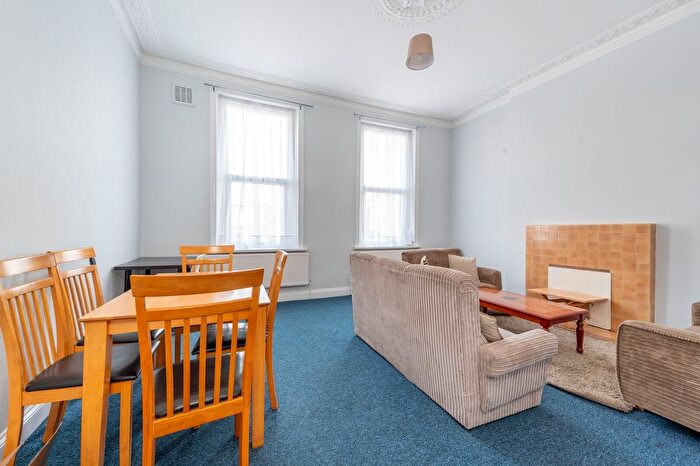 4 Bedroom Flat To Rent In Uxbridge Road, Shepherd's Bush, London, W12
