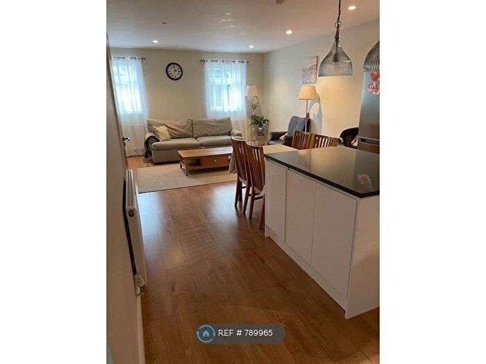 3 Bedroom Flat To Rent In Lind Road, Sutton, SM1
