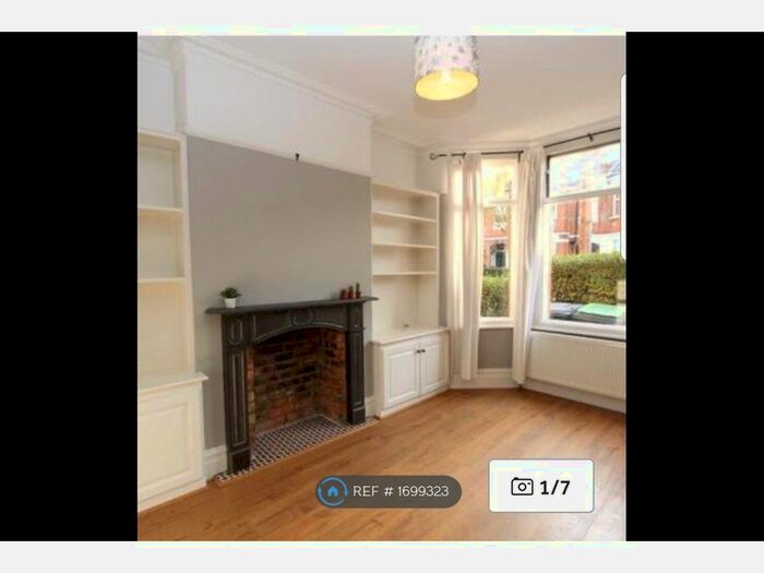 2 Bedroom Flat To Rent In Wood Green, London, N22