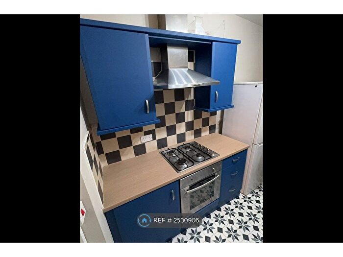 3 Bedroom Flat To Rent In Goschen Street, Gateshead, NE8