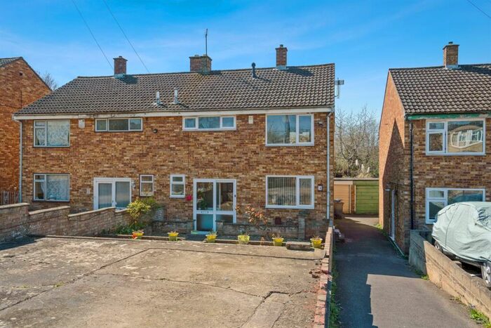 3 Bedroom Semi-Detached House To Rent In Clinton Close, Oxford, OX4