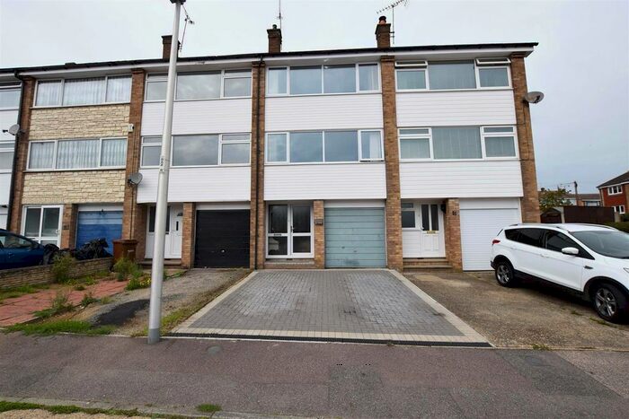 4 Bedroom Terraced House To Rent In Beverley Close, Gillingham, ME8