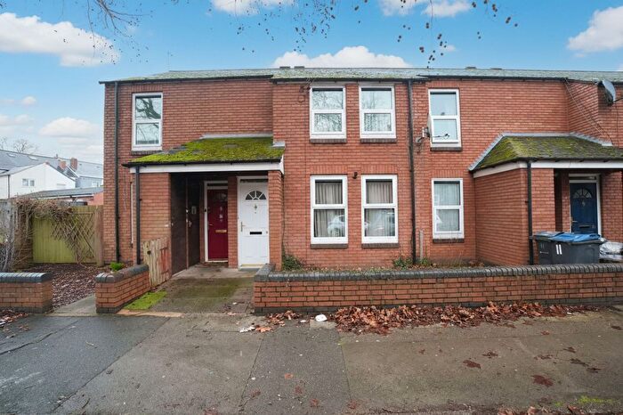 2 Bedroom Maisonette For Sale In Gladstone Road, Sparkbrook, B11