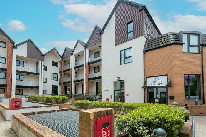 2 Bedroom Flat To Rent In Flat Attenborough Court, Owen Square, Watford, Herts, WD19