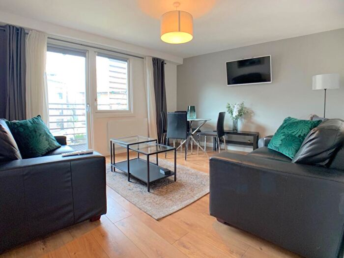 2 Bedroom Apartment To Rent In North Crescent, North Street, Leeds, LS2