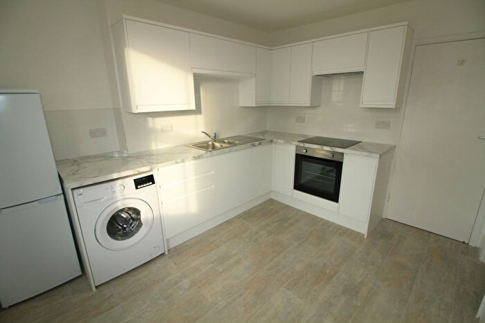 2 Bedroom Flat To Rent In Waterloo Crescent, Hyson Green, Nottingham, NG7