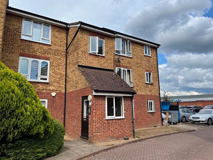 Studio To Rent In Frazer Close, Romford., RM1
