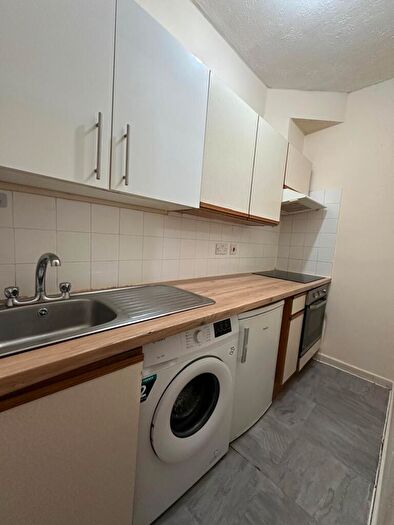 2 Bedroom Apartment To Rent In Alton Gardens, Luton, LU1