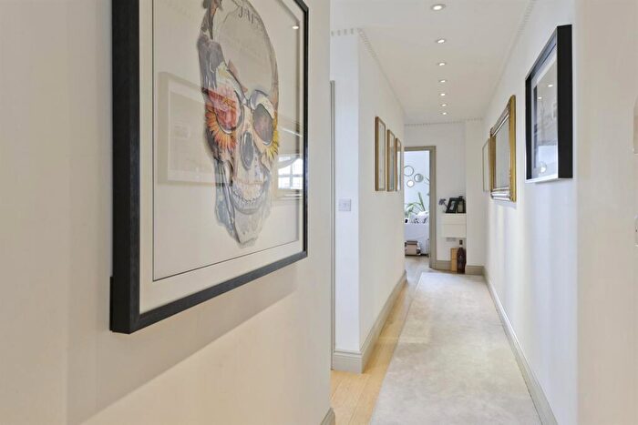 1 Bedroom Flat To Rent In Donovan Court, Drayton Gardens, SW10