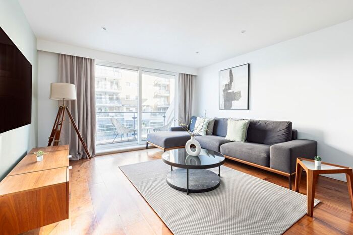 2 Bedroom Flat To Rent In Smugglers Way, London, SW18