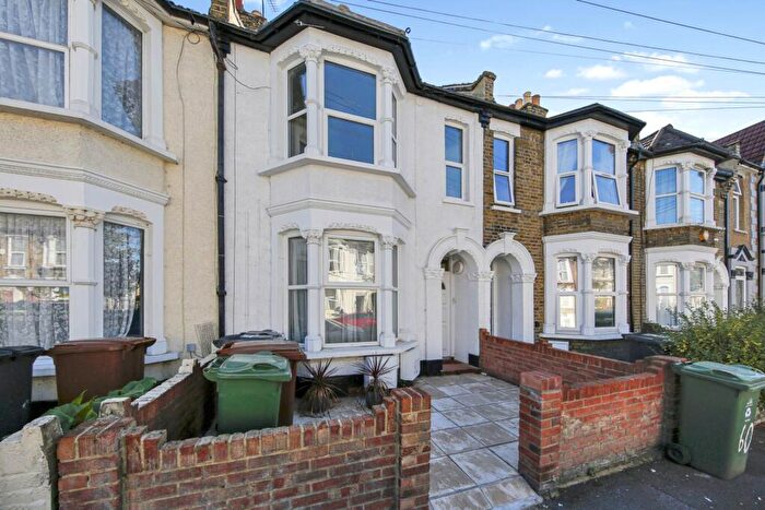 1 Bedroom Flat For Sale In Millais Road, Leytonstone, E11