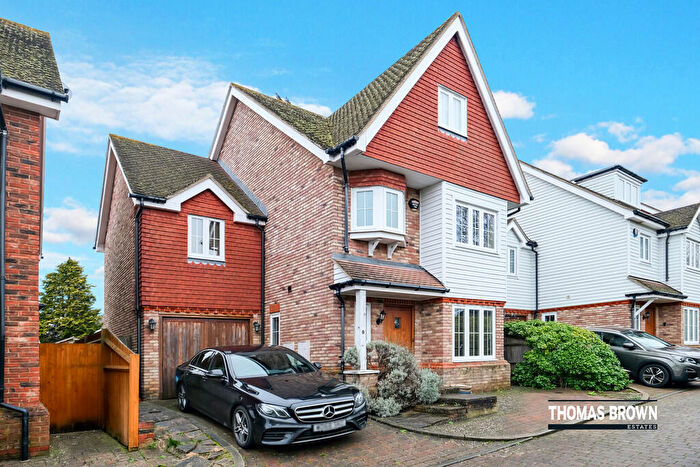 5 Bedroom Detached House For Sale In Abbey Close, Orpington, BR6